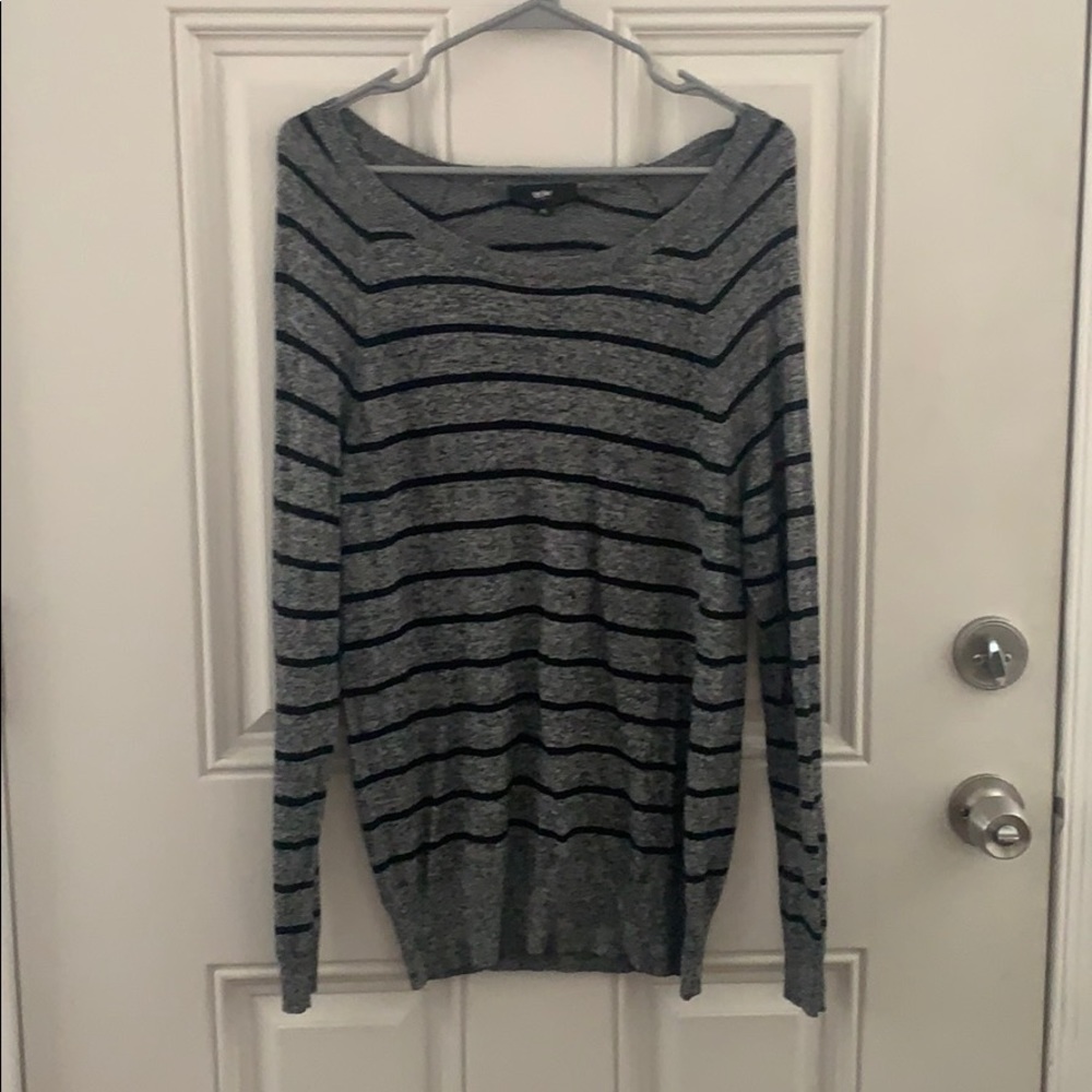 Mossimo Gray & Black striped pullover sweater